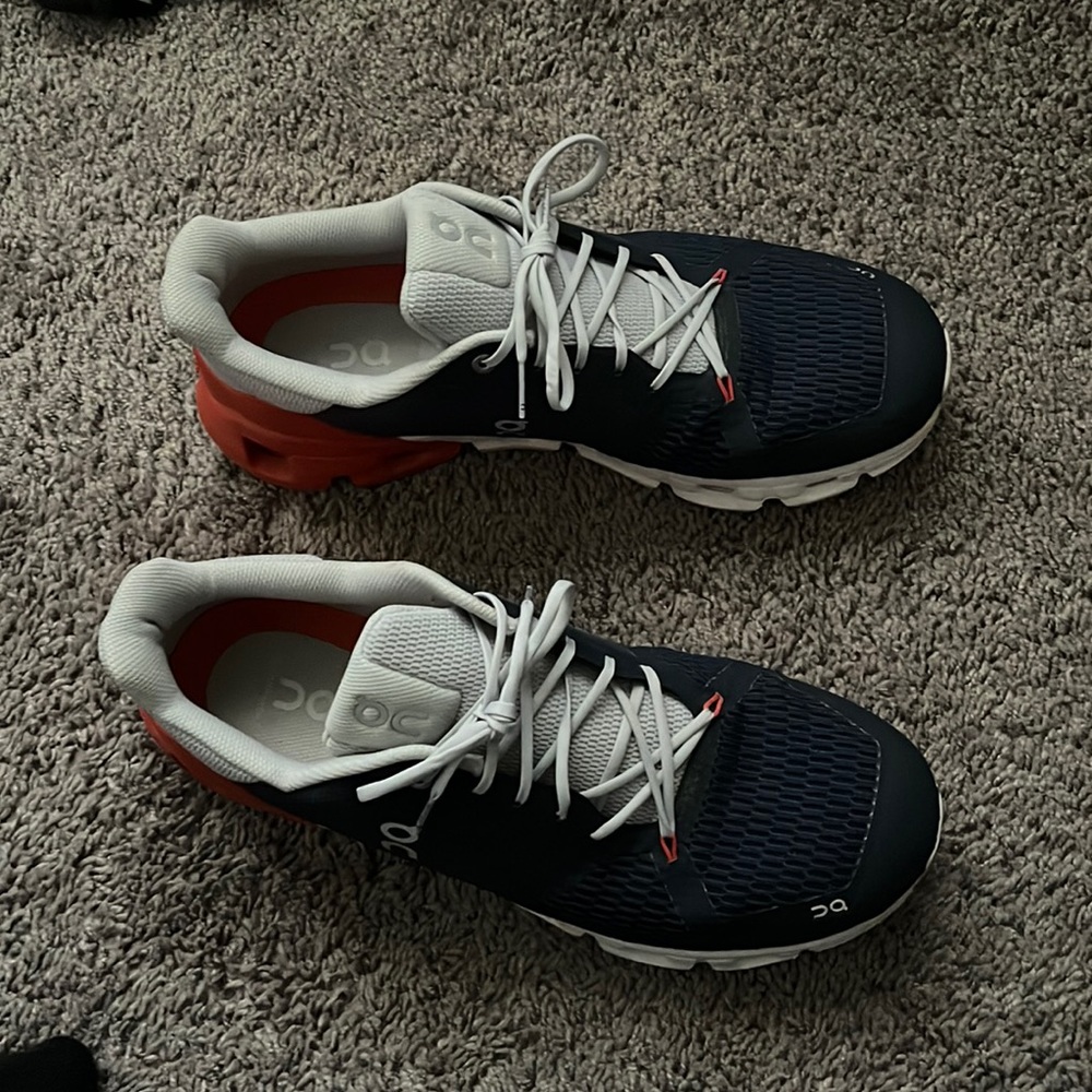 Like New On sneakers size 12